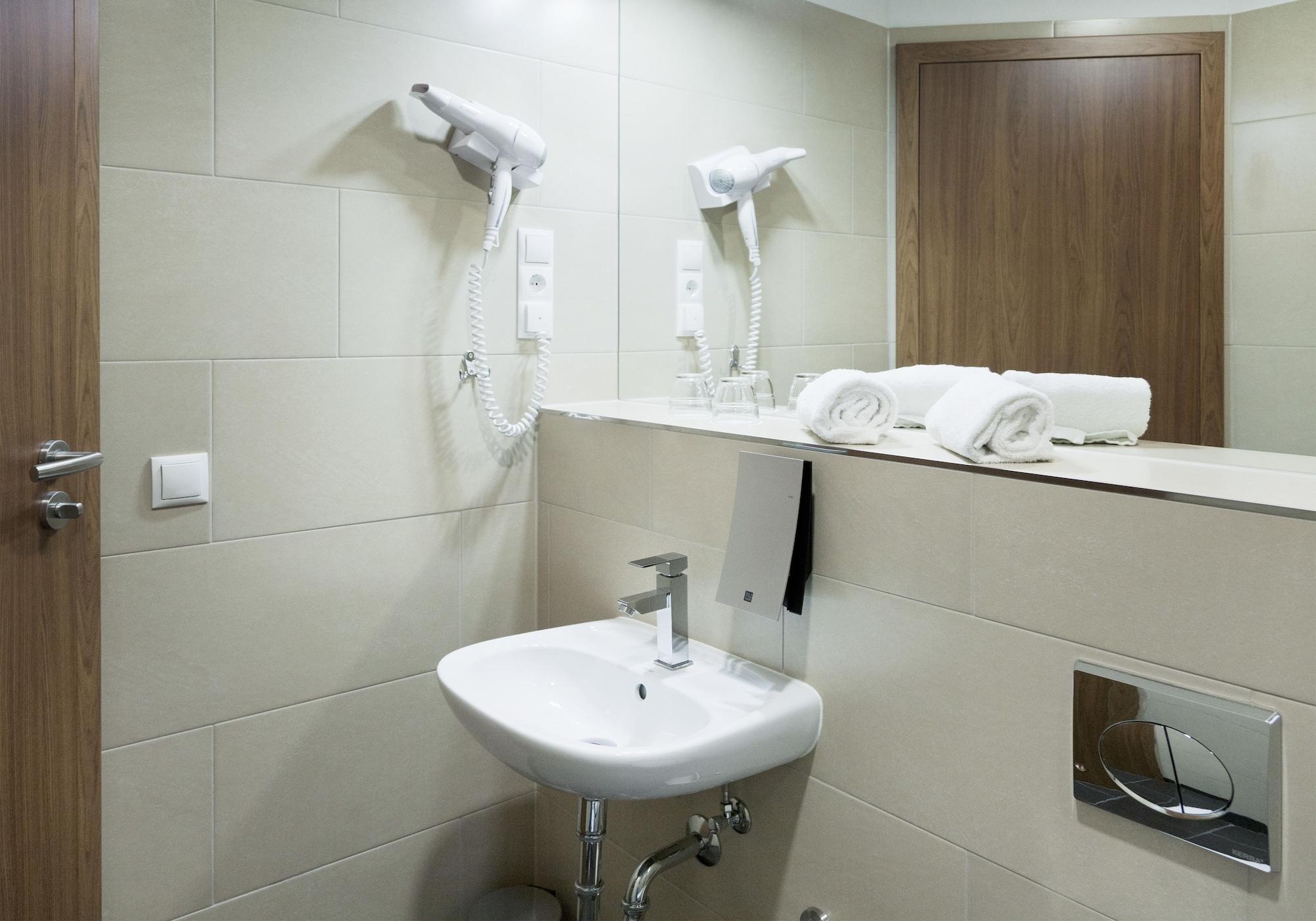 Hotel Ibb Berlin-airport 2*